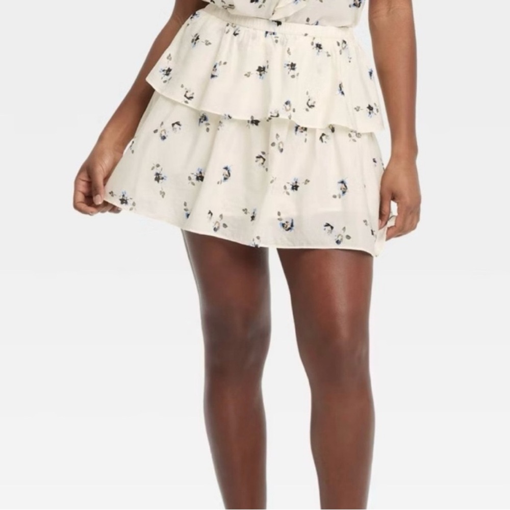 NWT Universal Thread Floral Ruffle Mini Skirt Size Small